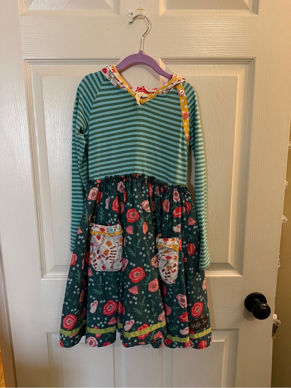 Matilda Jane
Keepsake Chrissy Hooded Dress. Size 8 EUC